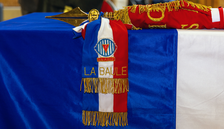 Remise d’un drapeau au lycée Grand Air de La Baule