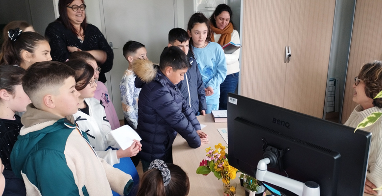 Rencontre avec la secrétaire, une fonction importante dans le lien avec les familles.