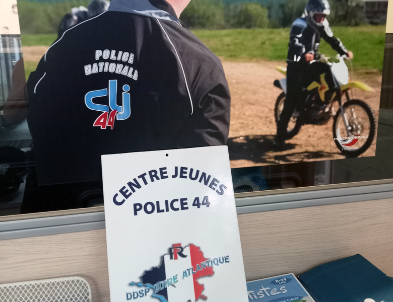 Au centre de loisirs jeunesse (CLJ), des policiers accompagnent toute l’année les collégiens des quartiers sensibles.