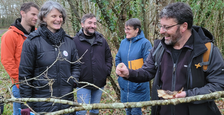Enseignants en formation et Antoine Orcil, chargé de mission EEDD au CPIE.