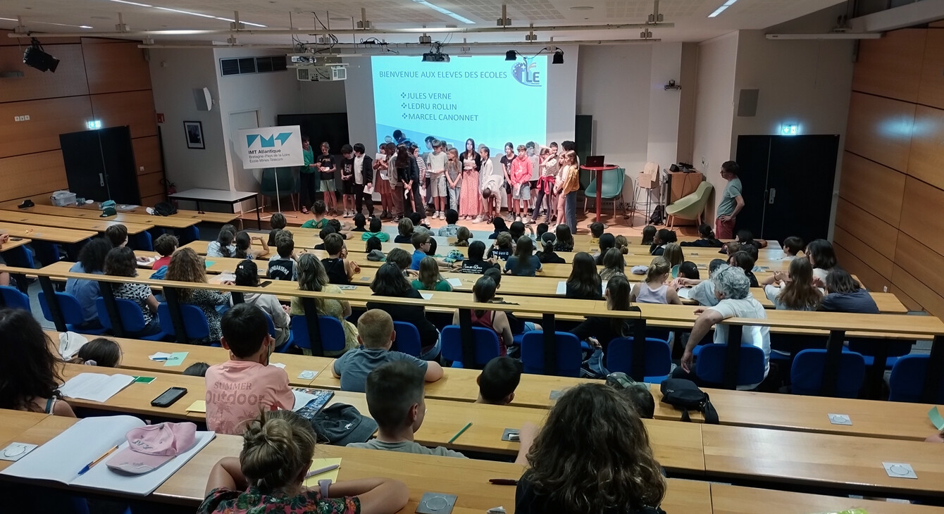 Infinis à l’École : coopération entre chercheuses, chercheurs et élèves