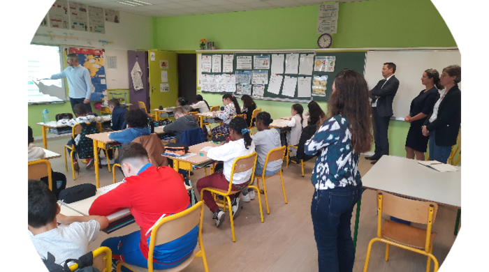 Accueil de la Directrice académique dans la classe de CM2