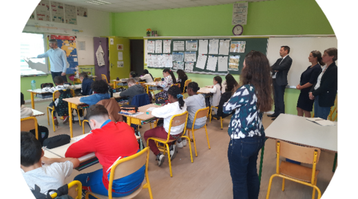 Accueil de la Directrice académique dans la classe de CM2